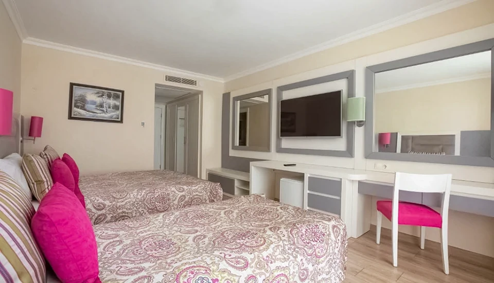 هتل اورنج کانتی بلک آنتالیا